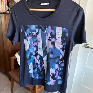 J.Lindeberg Men’s Blue flower print T-Shirt Small Like New